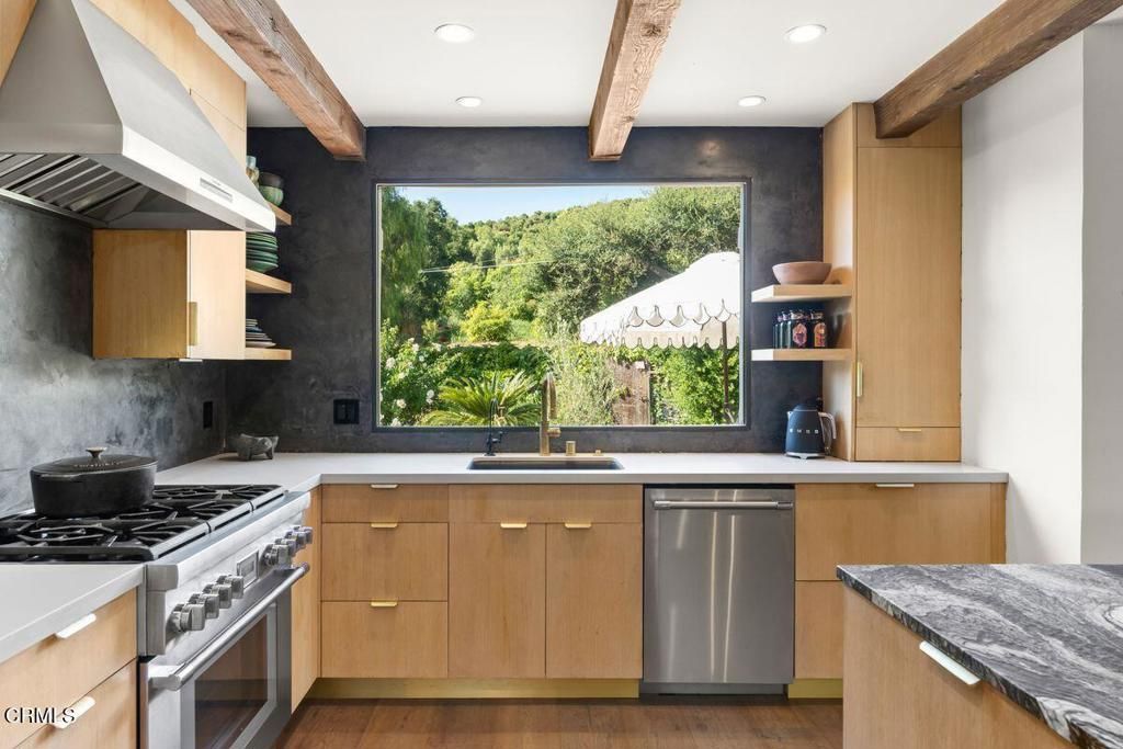 Image 7 of property listing at 920 El Centro Street, Ojai, CA 93023