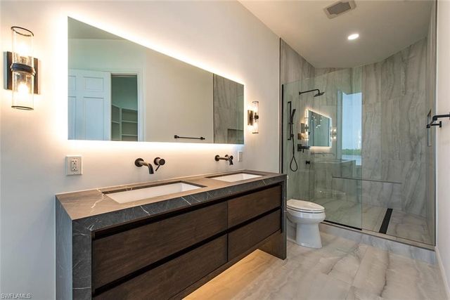 60 Seagate DR 305, Naples, FL 34103