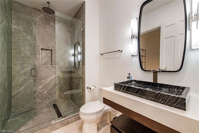 60 Seagate DR 305, Naples, FL 34103