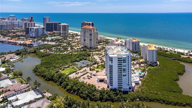 60 Seagate DR 305, Naples, FL 34103