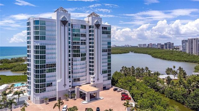 60 Seagate DR 305, Naples, FL 34103