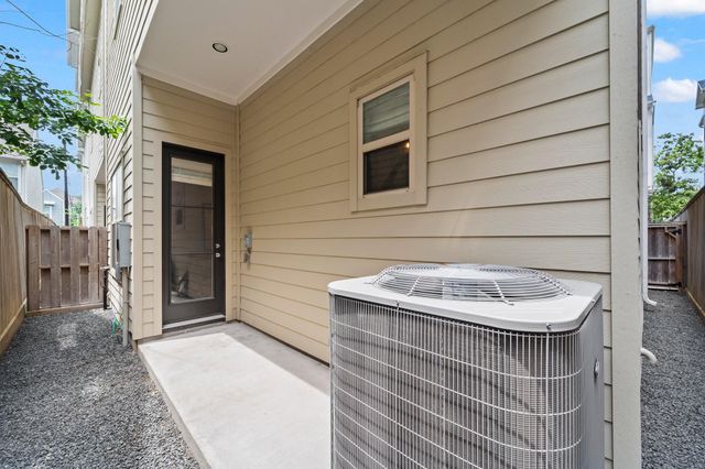 118 Reinerman Street, Houston, TX 77007