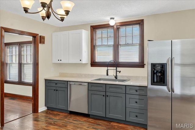 7114 Drury Lane, St Louis, MO 63143