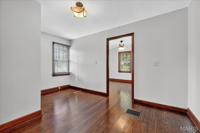 7114 Drury Lane, St Louis, MO 63143