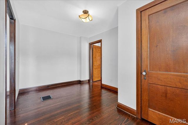 7114 Drury Lane, St Louis, MO 63143