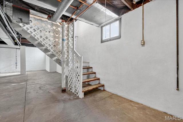 7114 Drury Lane, St Louis, MO 63143