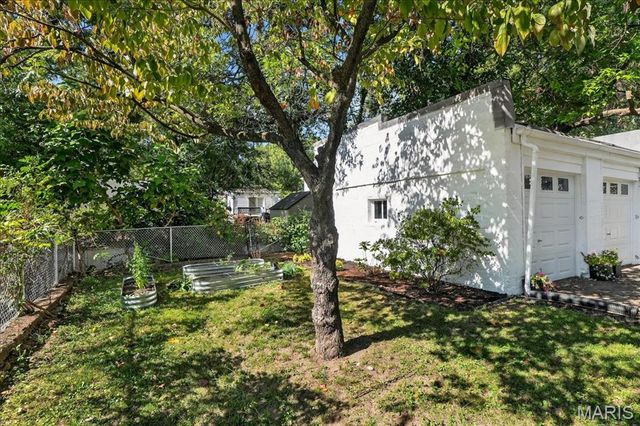 7114 Drury Lane, St Louis, MO 63143