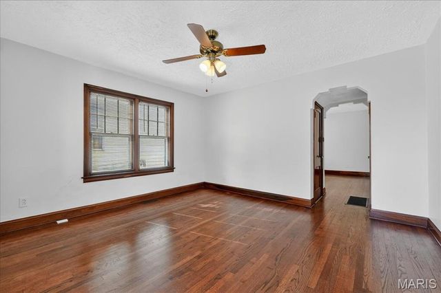 7114 Drury Lane, St Louis, MO 63143