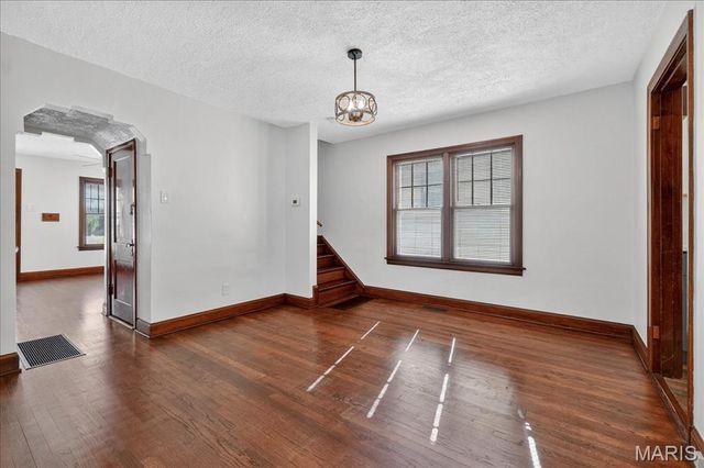 7114 Drury Lane, St Louis, MO 63143