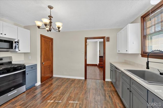 7114 Drury Lane, St Louis, MO 63143