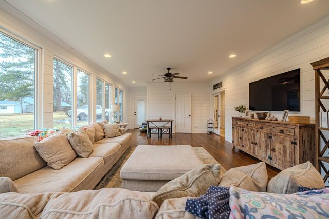 380 MORNINGSIDE CIR, Savannah, TN 38372