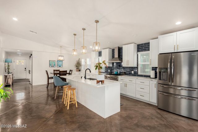 220 S Vozack Lane, Tucson, AZ 85748