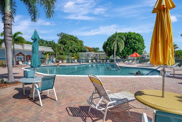 3280 Cynthia Lane 214, Lake Worth Beach, FL 33461