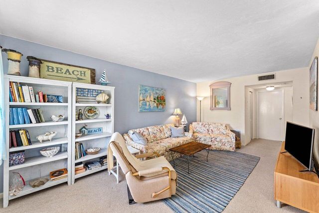 3280 Cynthia Lane 214, Lake Worth Beach, FL 33461