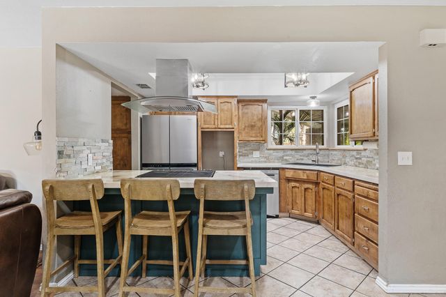 1687 Kaweah Drive, Tulare, CA 93274