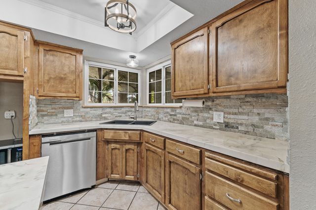 1687 Kaweah Drive, Tulare, CA 93274