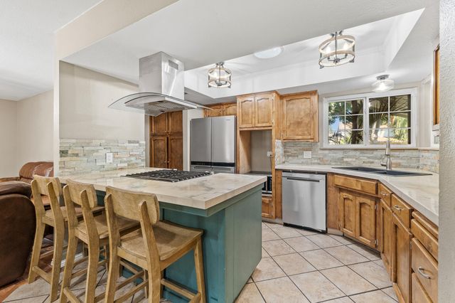 1687 Kaweah Drive, Tulare, CA 93274