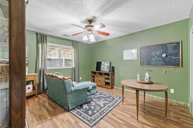 1687 Kaweah Drive, Tulare, CA 93274