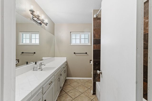 1687 Kaweah Drive, Tulare, CA 93274