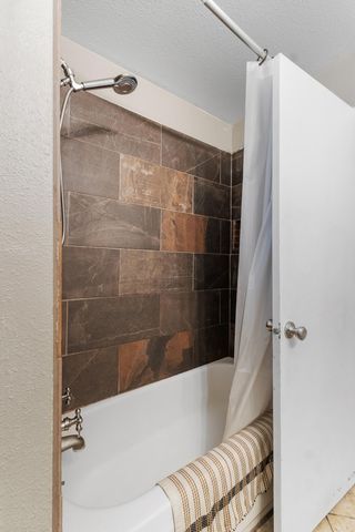 1687 Kaweah Drive, Tulare, CA 93274