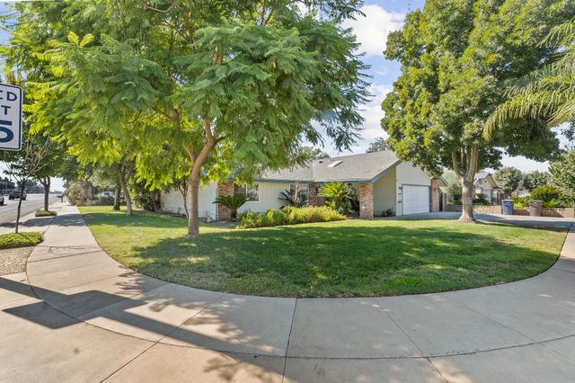 1687 Kaweah Drive, Tulare, CA 93274