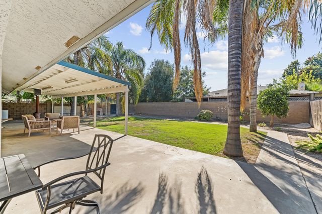 1687 Kaweah Drive, Tulare, CA 93274