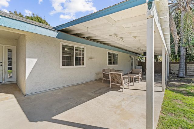 1687 Kaweah Drive, Tulare, CA 93274