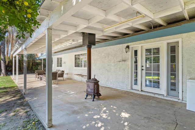 1687 Kaweah Drive, Tulare, CA 93274