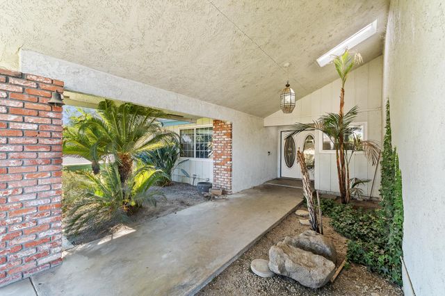 1687 Kaweah Drive, Tulare, CA 93274