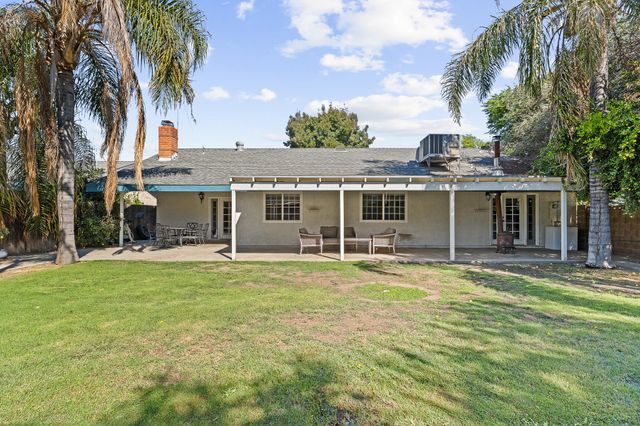 1687 Kaweah Drive, Tulare, CA 93274