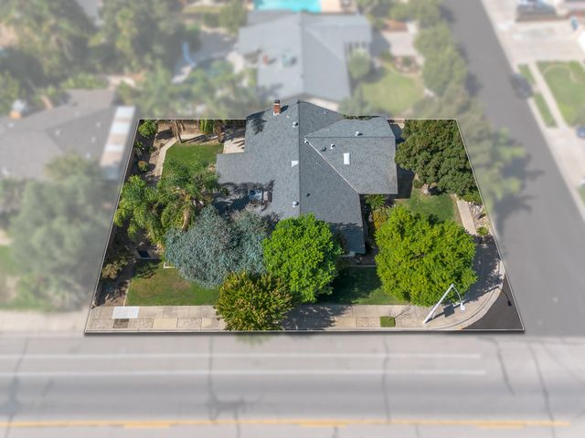 1687 Kaweah Drive, Tulare, CA 93274