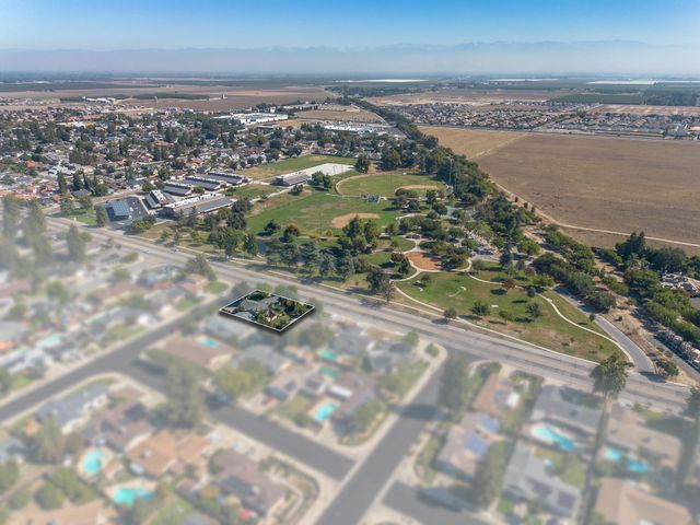 1687 Kaweah Drive, Tulare, CA 93274