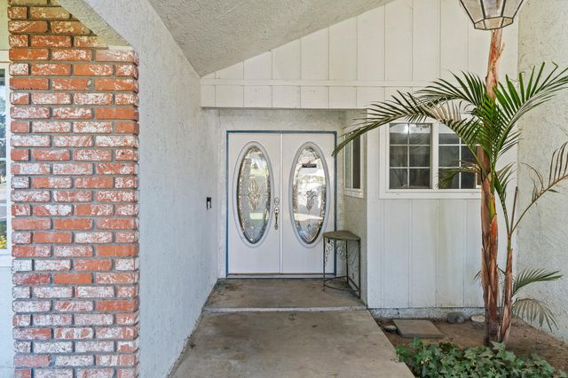 1687 Kaweah Drive, Tulare, CA 93274