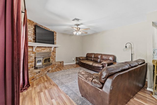 1687 Kaweah Drive, Tulare, CA 93274