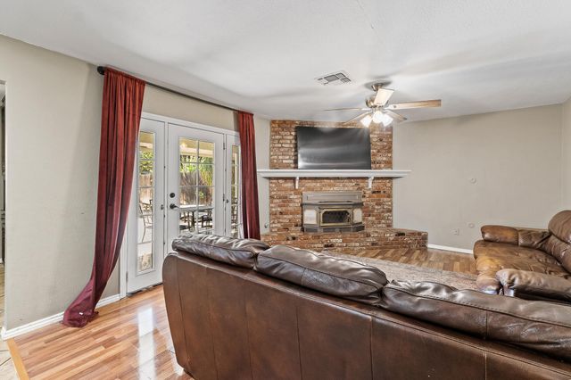 1687 Kaweah Drive, Tulare, CA 93274