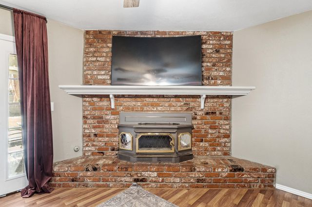 1687 Kaweah Drive, Tulare, CA 93274