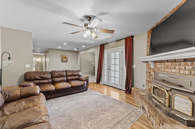 1687 Kaweah Drive, Tulare, CA 93274