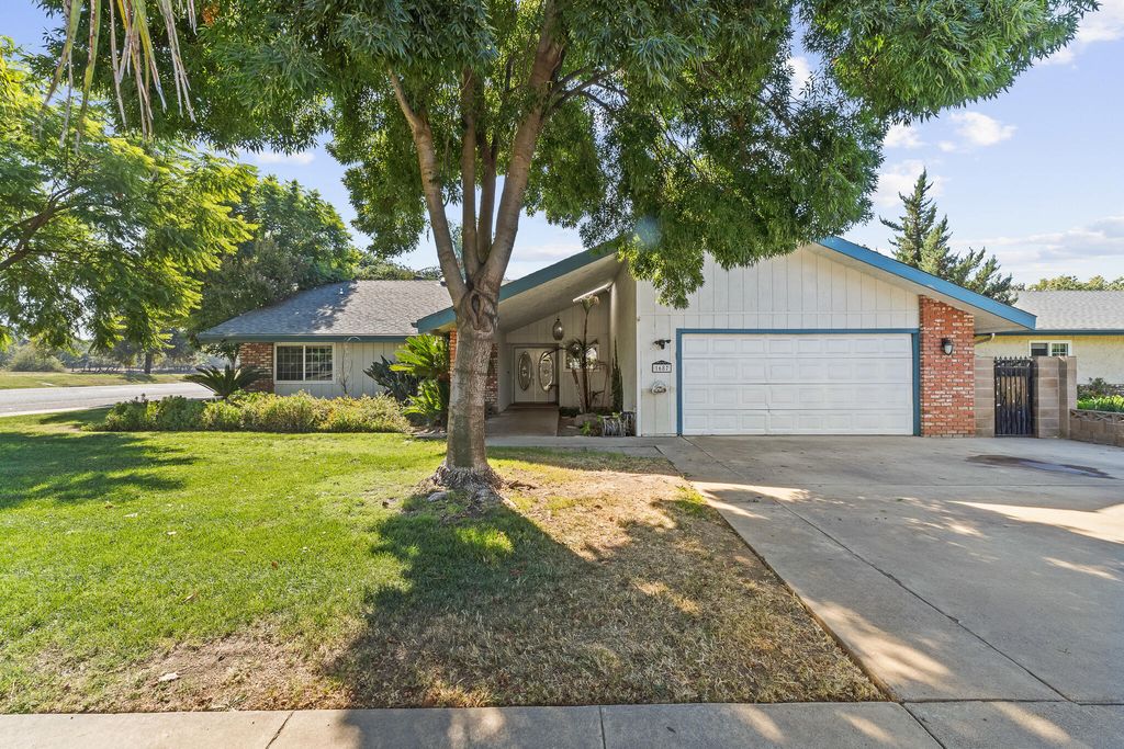 1687 Kaweah Drive, Tulare, CA 93274