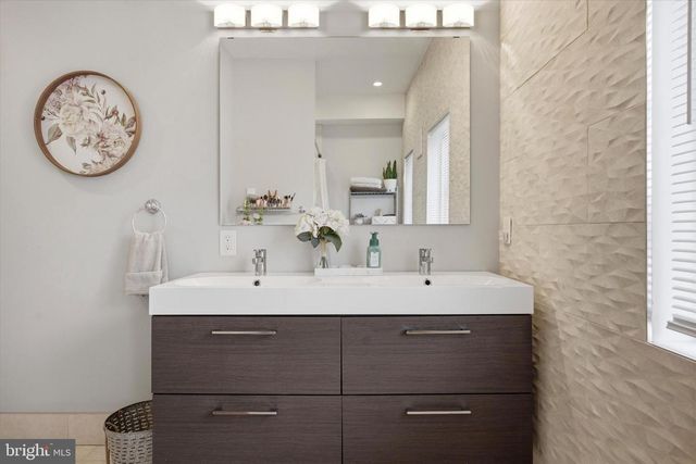 2512 COLLINS ST, Philadelphia, PA 19125