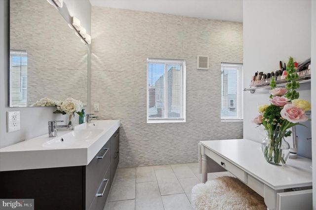 2512 COLLINS ST, Philadelphia, PA 19125