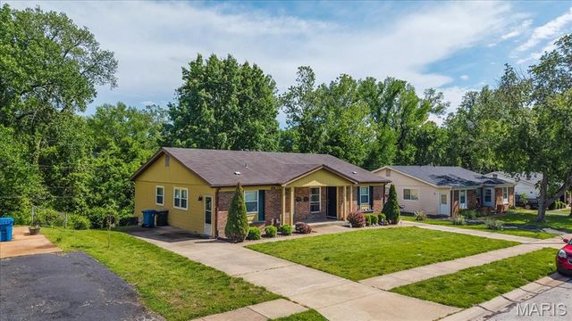 5239 Ville Anita Court, Hazelwood, MO 63042