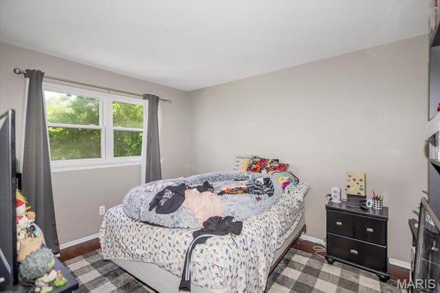 5239 Ville Anita Court, Hazelwood, MO 63042