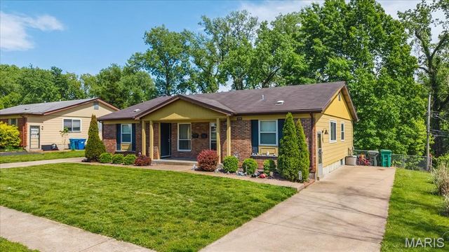 5239 Ville Anita Court, Hazelwood, MO 63042
