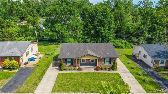 5239 Ville Anita Court, Hazelwood, MO 63042