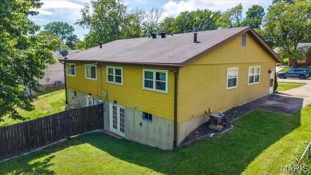 5239 Ville Anita Court, Hazelwood, MO 63042