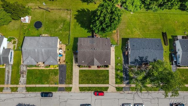 5239 Ville Anita Court, Hazelwood, MO 63042