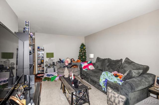 5239 Ville Anita Court, Hazelwood, MO 63042
