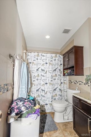 5239 Ville Anita Court, Hazelwood, MO 63042