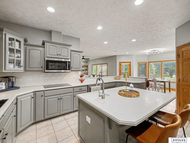 4003 Fox Ridge Circle, Bellevue, NE 68123