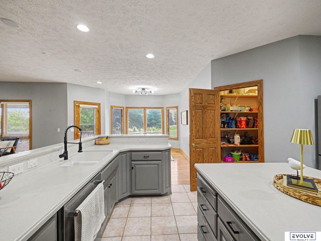 4003 Fox Ridge Circle, Bellevue, NE 68123